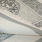 Preview: Gebetsteppich Taftstoff Grau 65 x 110 cm mit Geschenkbox und 99er Gebetskette – klassisches Set für Gebet & Besinnung