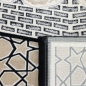 Preview: Gebetsteppich mit Kaaba-Motiv und geometrischem Muster in Schwarz und Beige