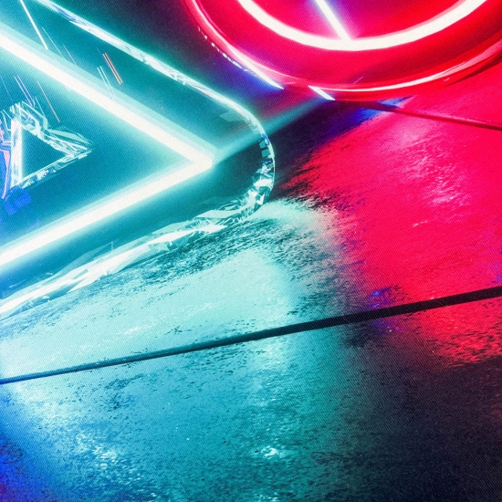 Preview: Gamingteppich rutschfest mit Neonfarbenen LED-artigen Symbolen als Muster