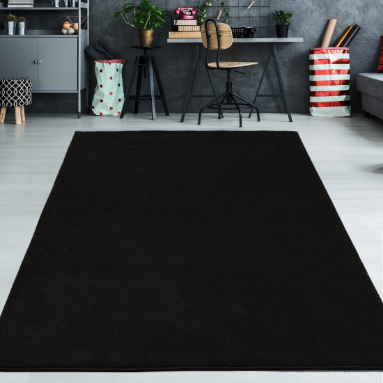 Teppich Schwarz Uni praktisch robust pflegeleicht Alltag
