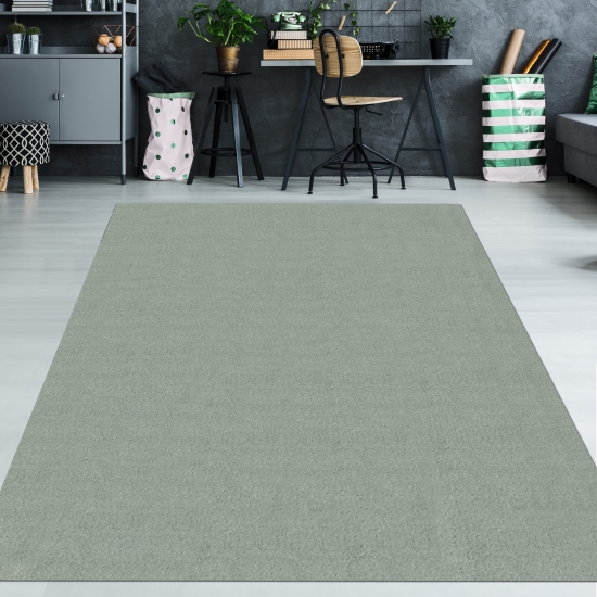 Teppich in Salbeigrün mit Antirutsch-Rücken und flauschiger Haptik