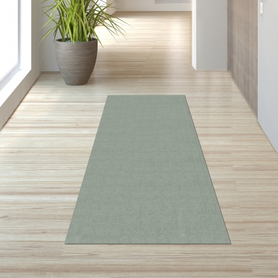 Preview: Teppich in Salbeigrün mit Antirutsch-Rücken und flauschiger Haptik