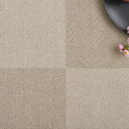 Pflegeleichter Kurzflor Teppich Beige mit dezentem Karomuster