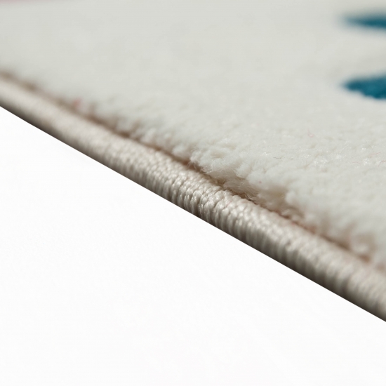 Teppich mit Schmetterlingen in creme pink