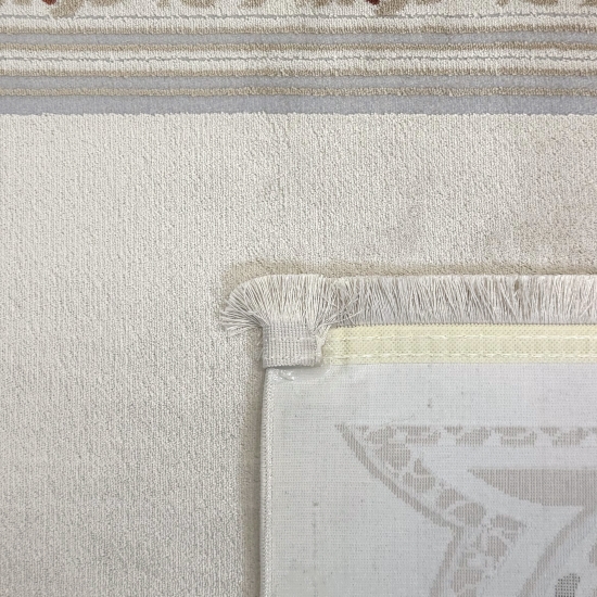 Gebetsteppich mit Mihrab-Motiv und ornamentaler Verzierung in Creme