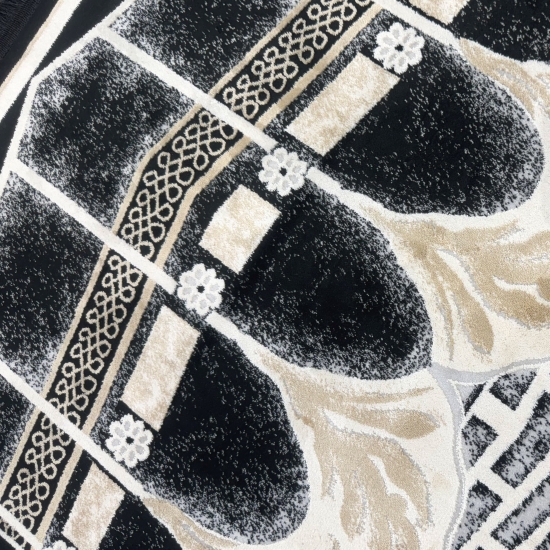 Gebetsteppich mit Kaaba-Motiv und geometrischem Muster in Schwarz und Beige