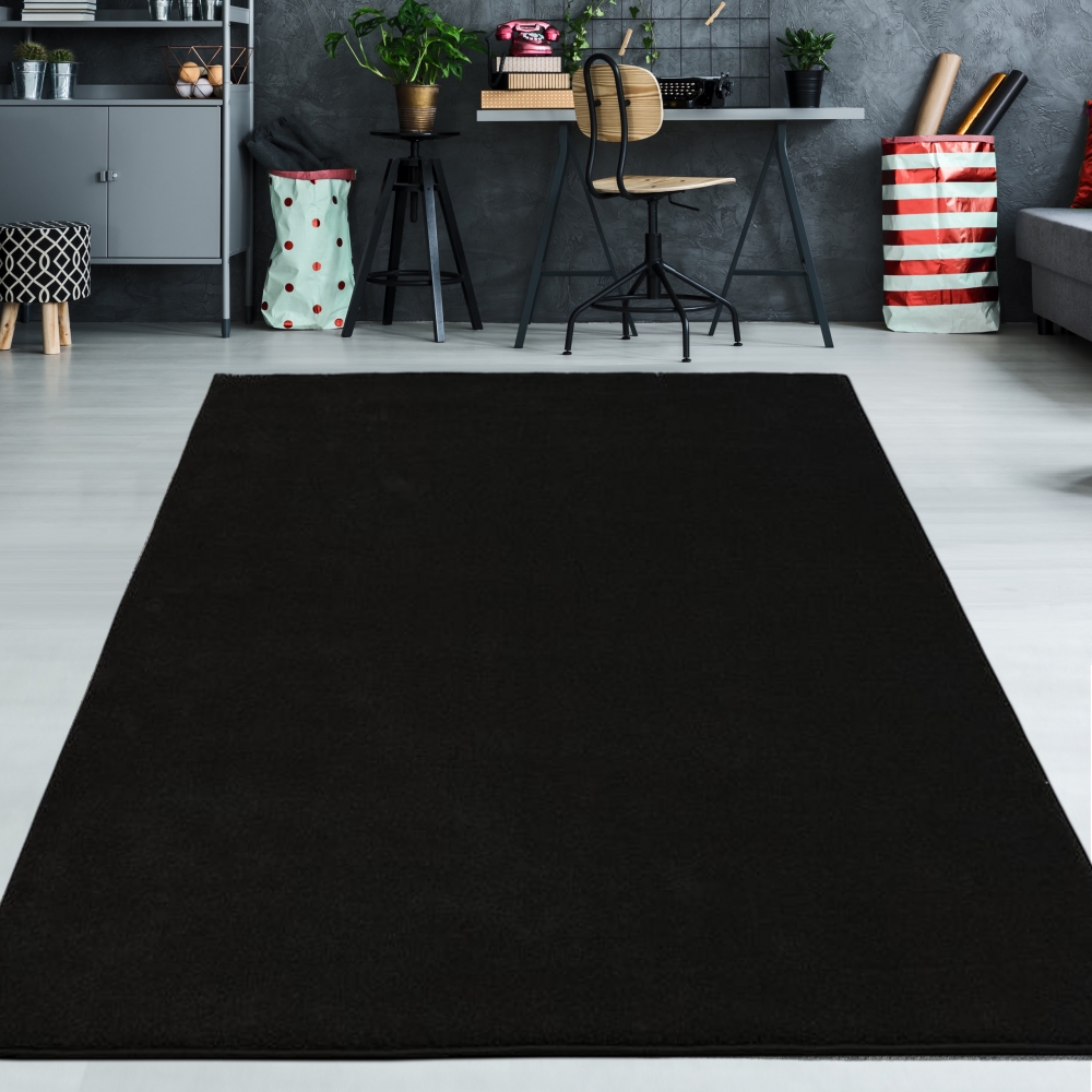 Teppich Schwarz Uni praktisch robust pflegeleicht Alltag