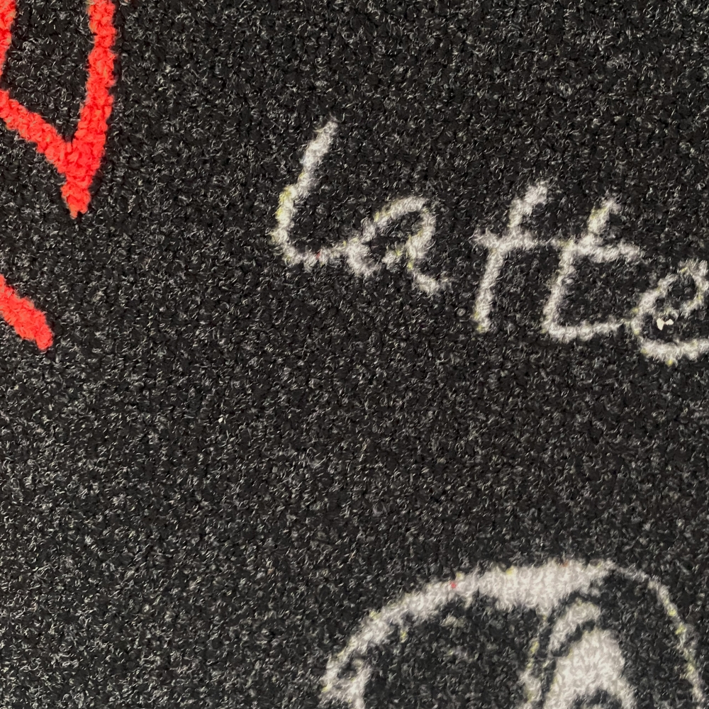 Teppich waschbar mit Coffee Schriftzug in schwarz