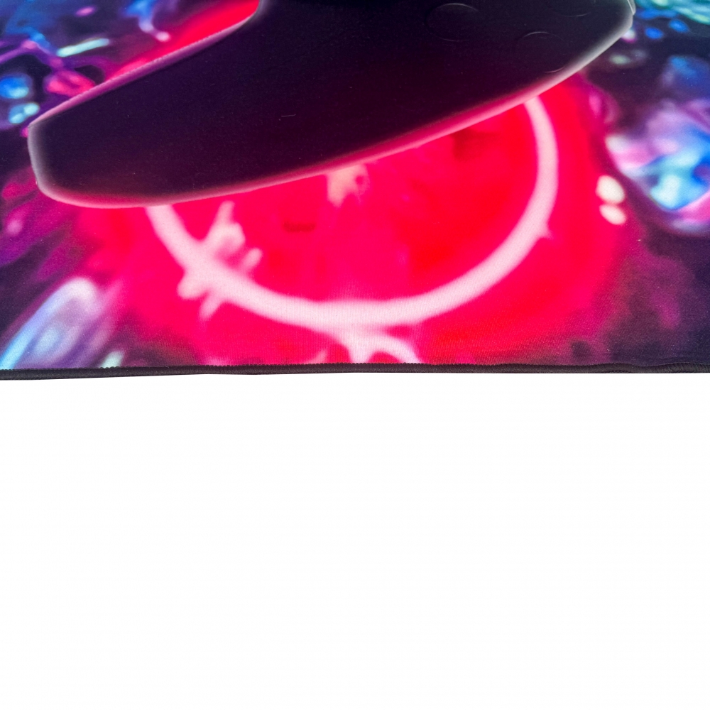 Gaming-Teppich mit lebendigen neon-farbigen Symbolen und Controller