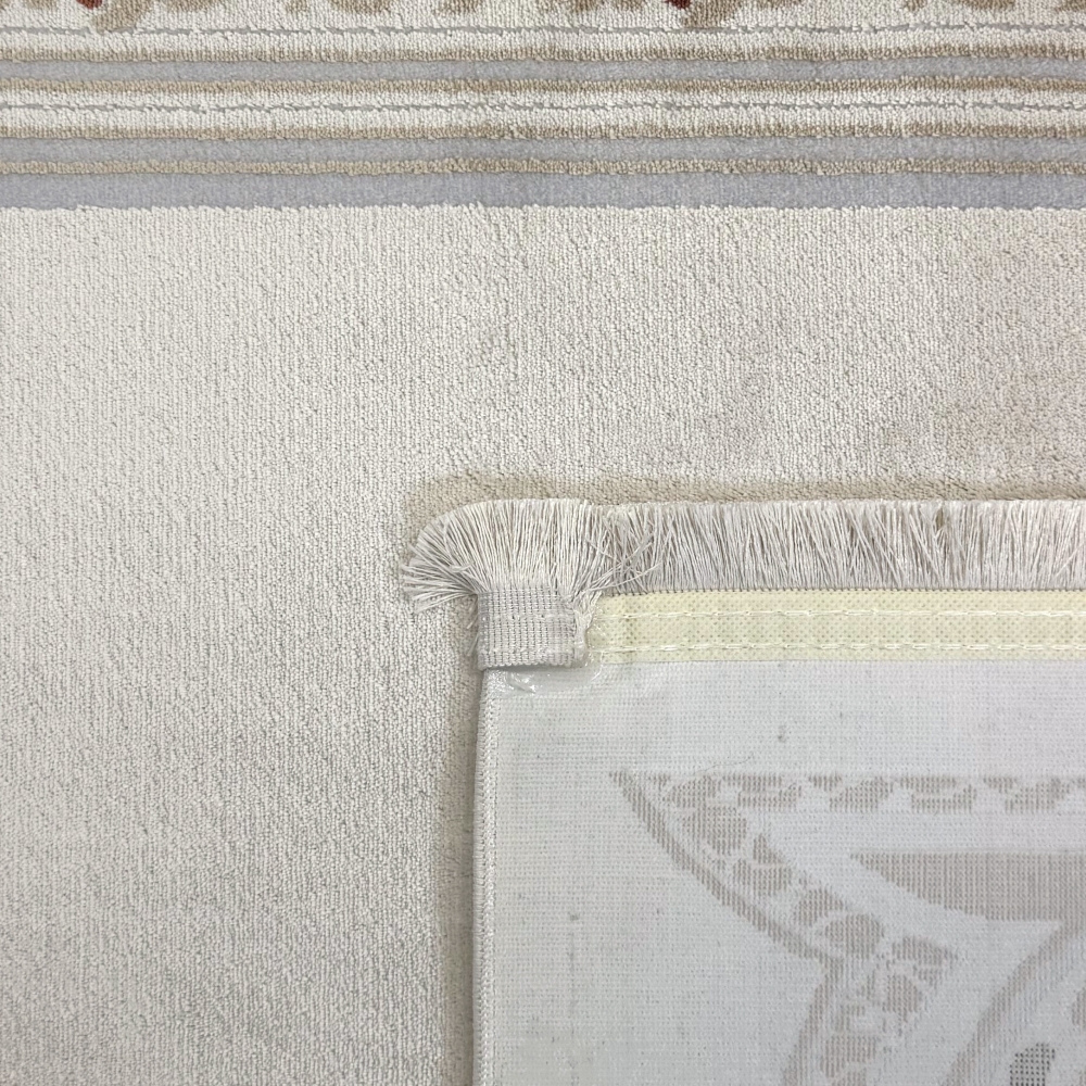 Gebetsteppich mit Mihrab-Motiv und ornamentaler Verzierung in Creme