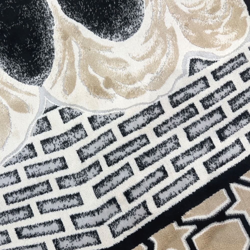 Gebetsteppich mit Kaaba-Motiv und geometrischem Muster in Schwarz und Beige